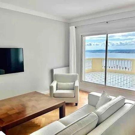 With Large Terrace & Sea View Over شقة *