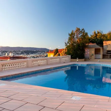 With Large Terrace & Sea View Over شقة *