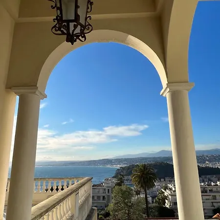 With Large Terrace & Sea View Over شقة