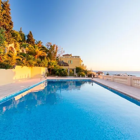 With Large Terrace & Sea View Over شقة *