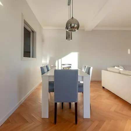With Large Terrace & Sea View Over شقة *