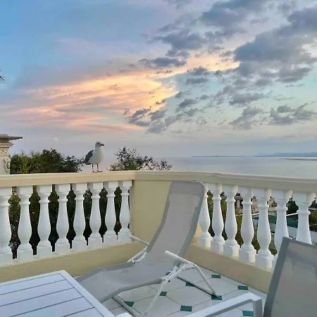 With Large Terrace & Sea View Over شقة نيس