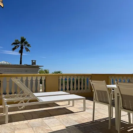 With Large Terrace & Sea View Over شقة نيس