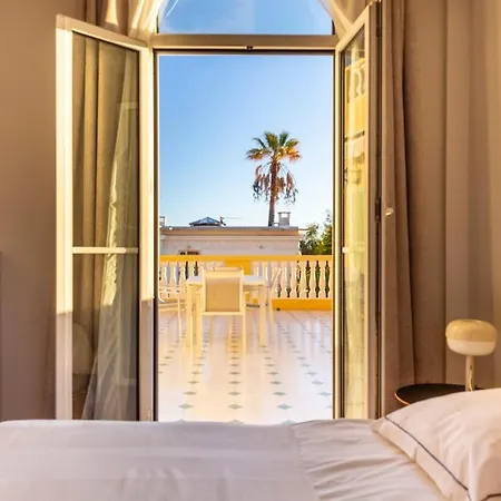 With Large Terrace & Sea View Over شقة نيس