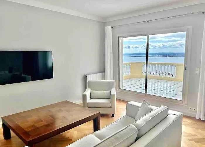 With Large Terrace & Sea View Over Апартаменты *