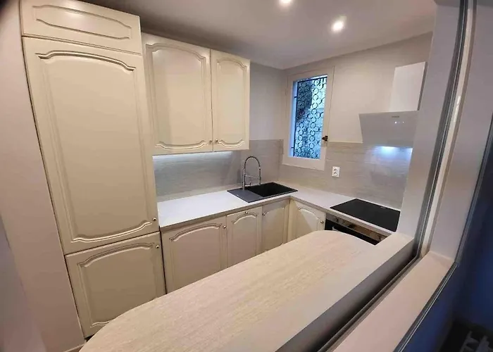 아파트 With Large Terrace & Sea View Over