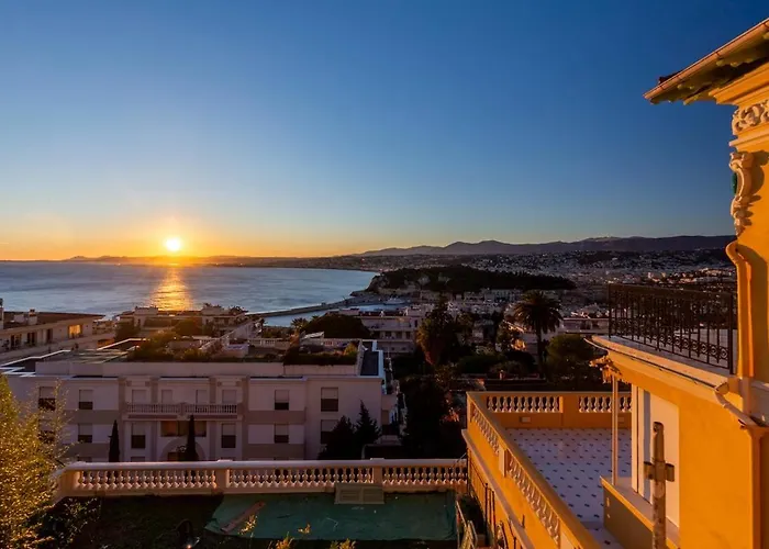 With Large Terrace & Sea View Over Апартаменты