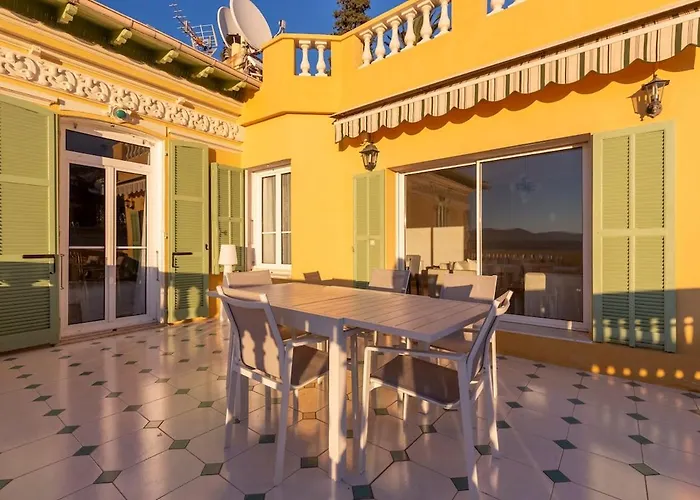With Large Terrace & Sea View Over Ницца