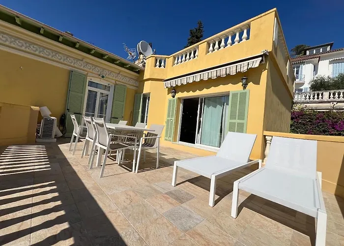 아파트 With Large Terrace & Sea View Over