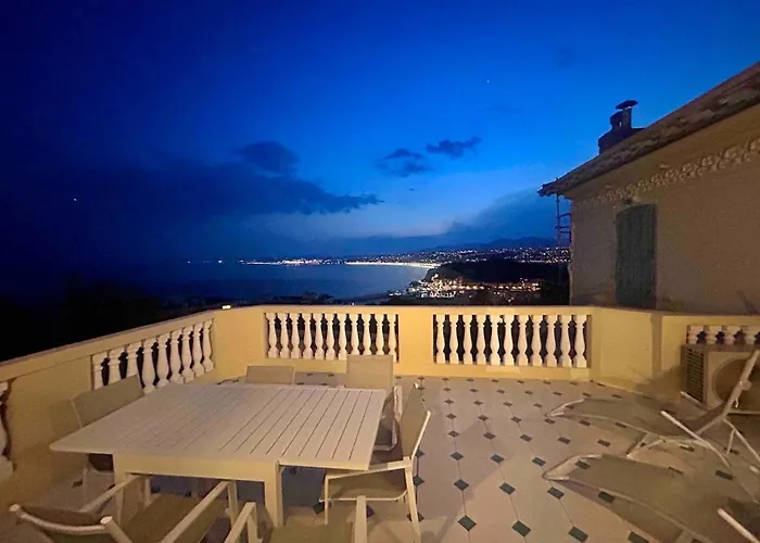 With Large Terrace & Sea View Over Апартаменты Ницца