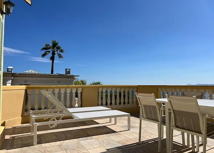 With Large Terrace & Sea View Over Apartamento Nice