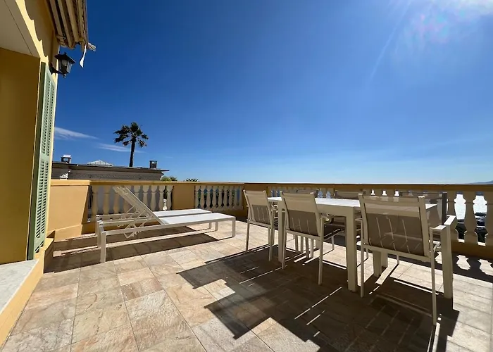 With Large Terrace & Sea View Over Апартаменты