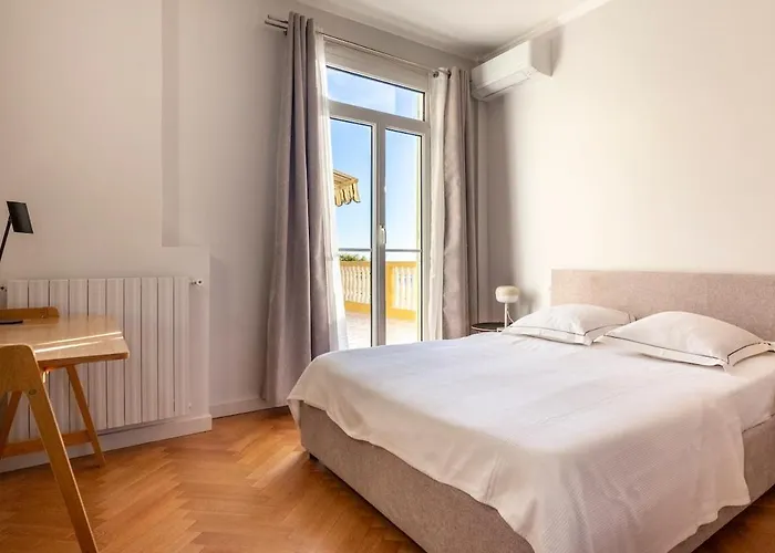 With Large Terrace & Sea View Over * Ницца