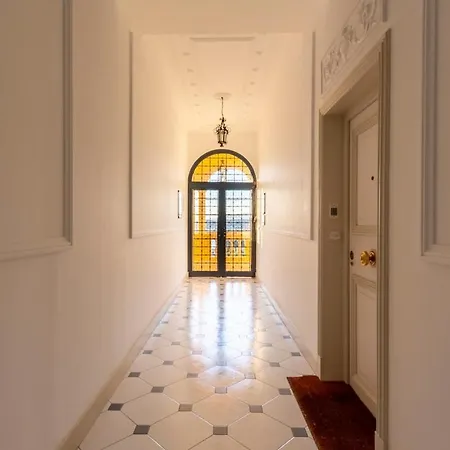 With Large Terrace & Sea View Over Nice